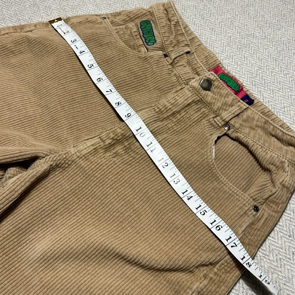 EMPYRE high rise Tan Corduroy Shorts. Size 2 - Picture 5 of 10